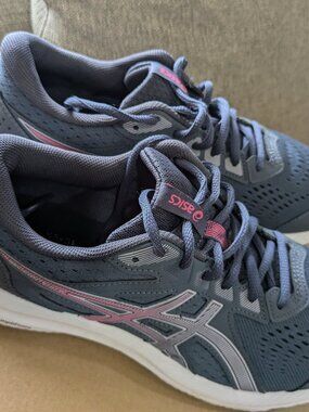 ASICS Women's Navy Running Shoes Gray Color Size 9.5 Great Condition
